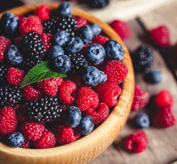 боровинки, малини, къпини